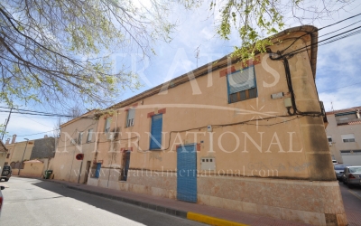Town House - For Sale - Algueña - Urban location
