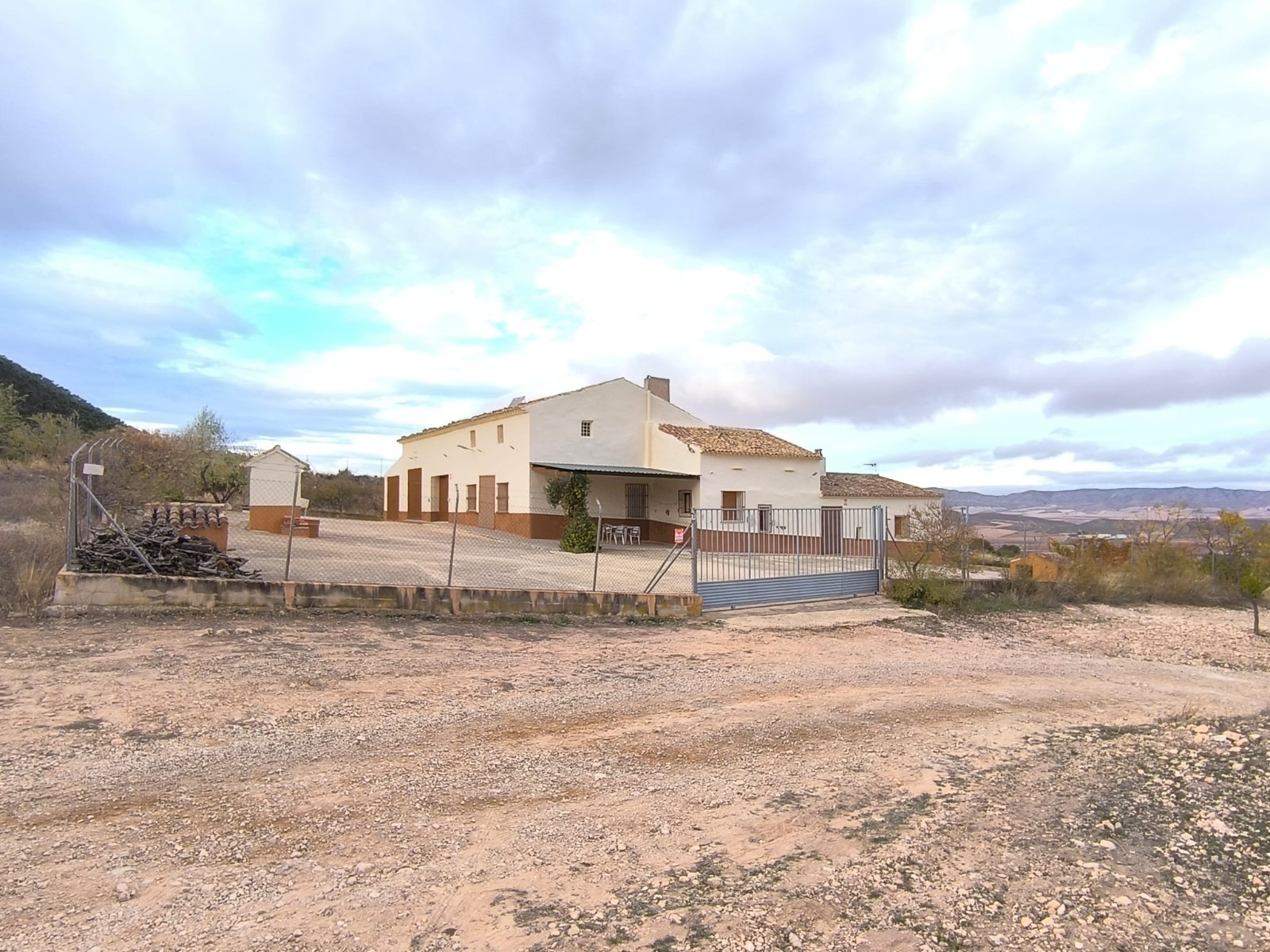 House in Carche - Image 2