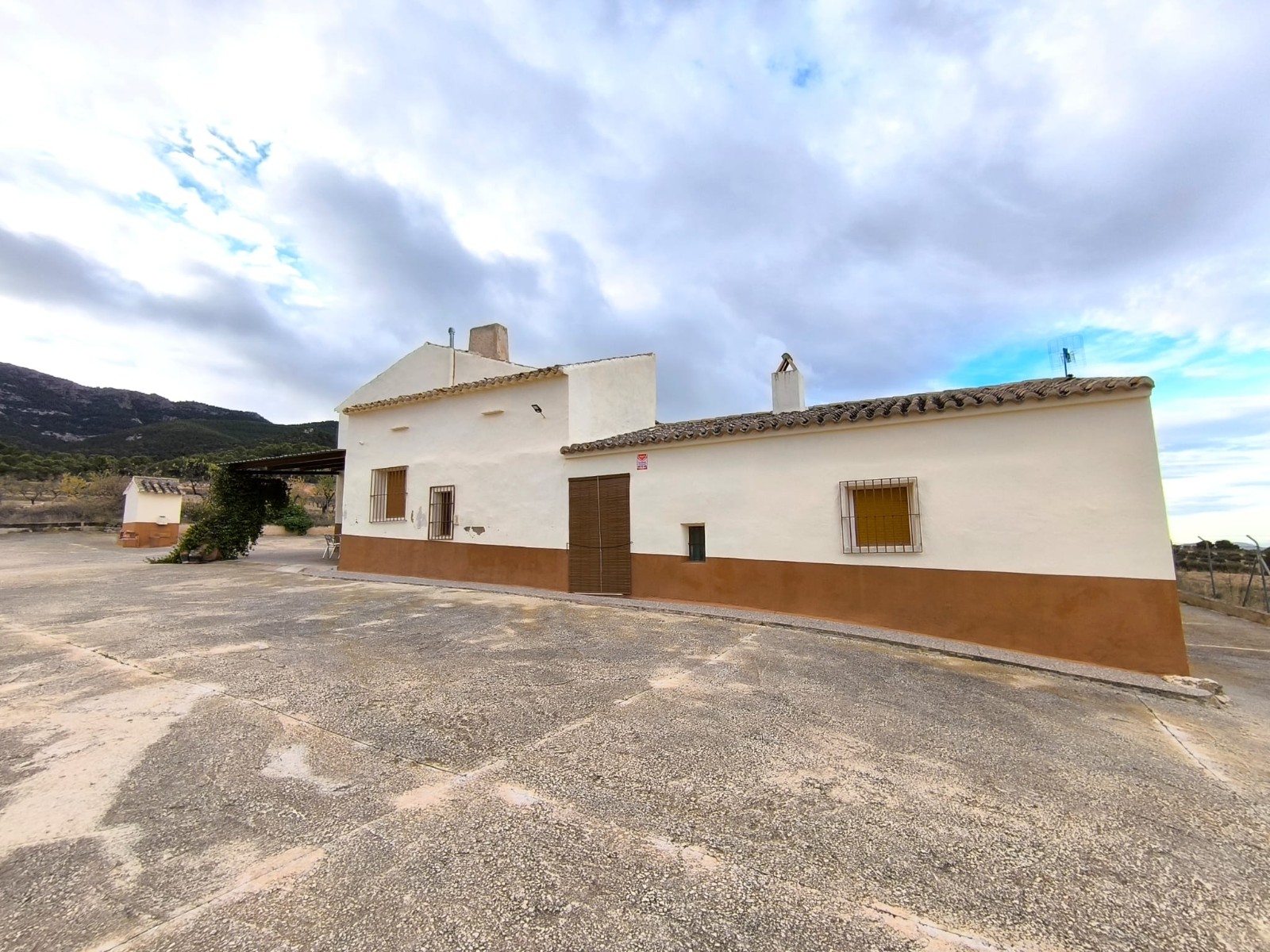 House in Carche - Image 5