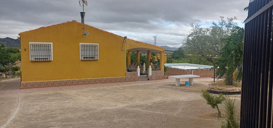 House in Yecla - view 1