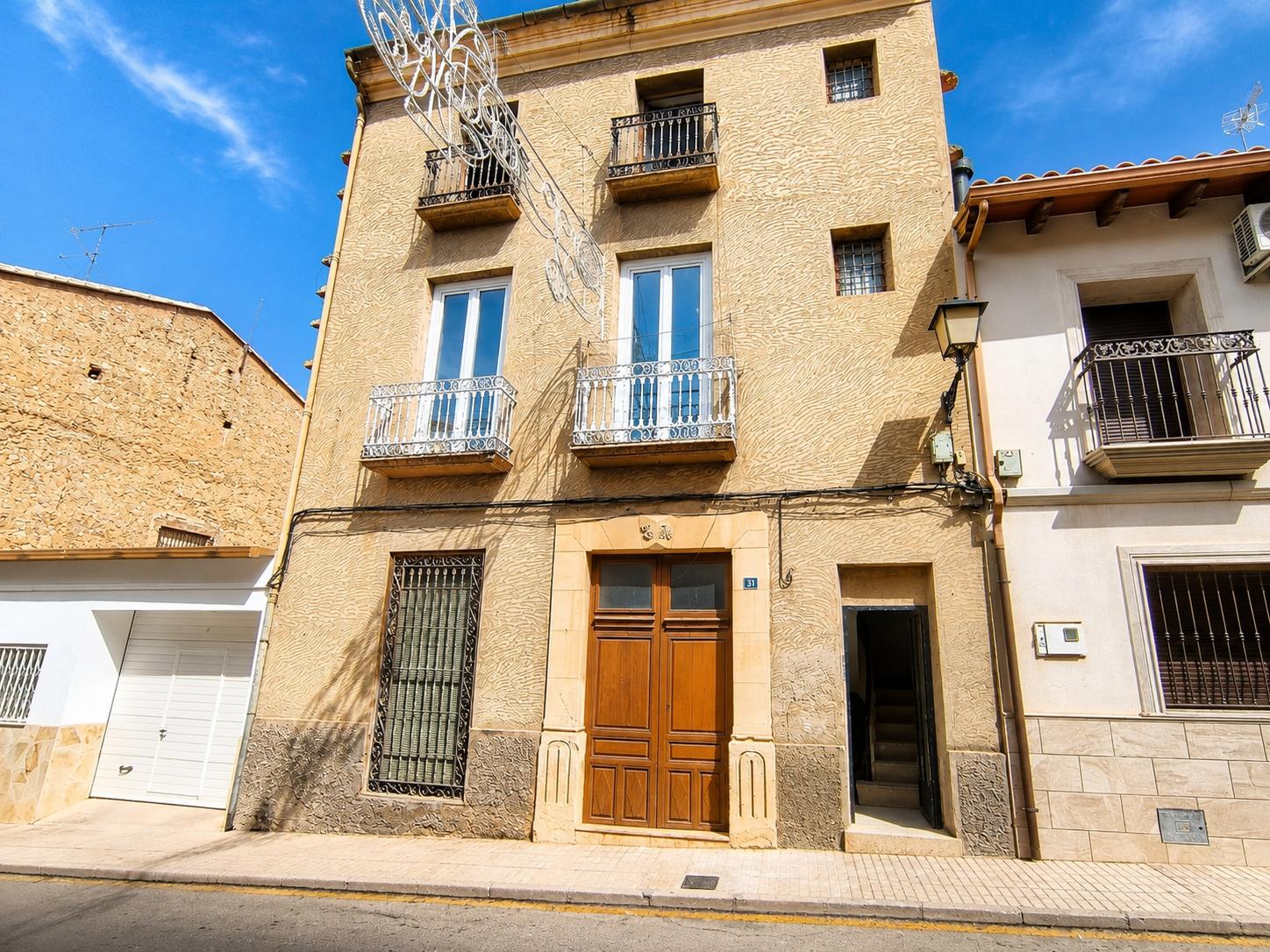 House in Pinoso - view 1