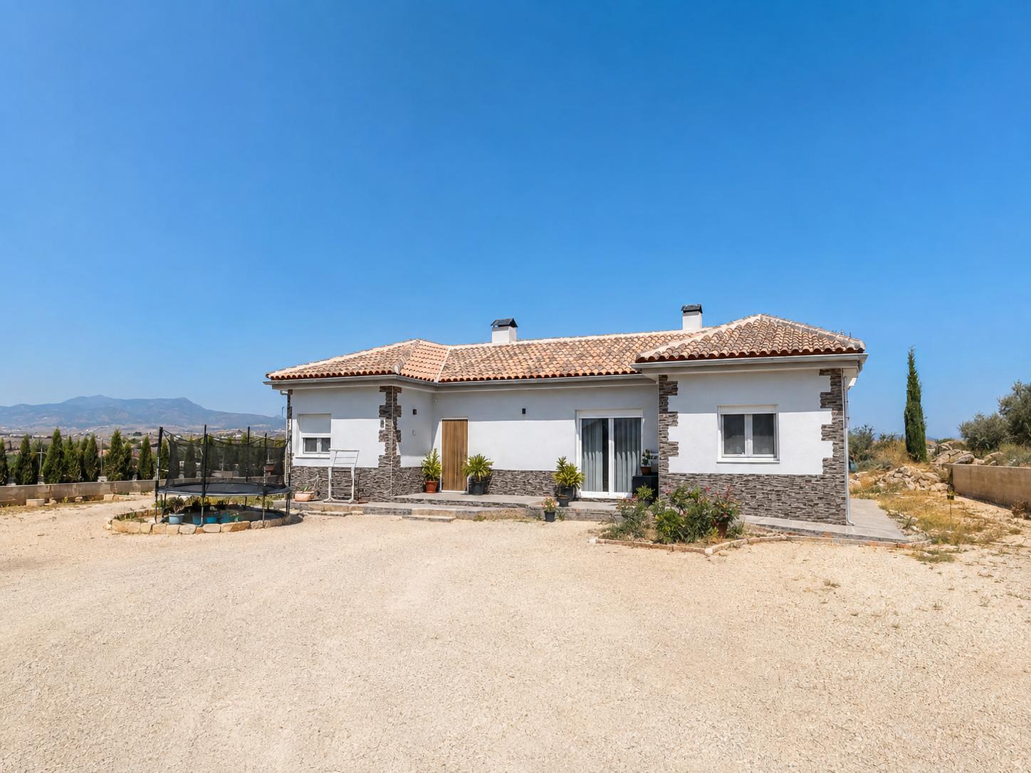 Villa in Pinoso - view 1